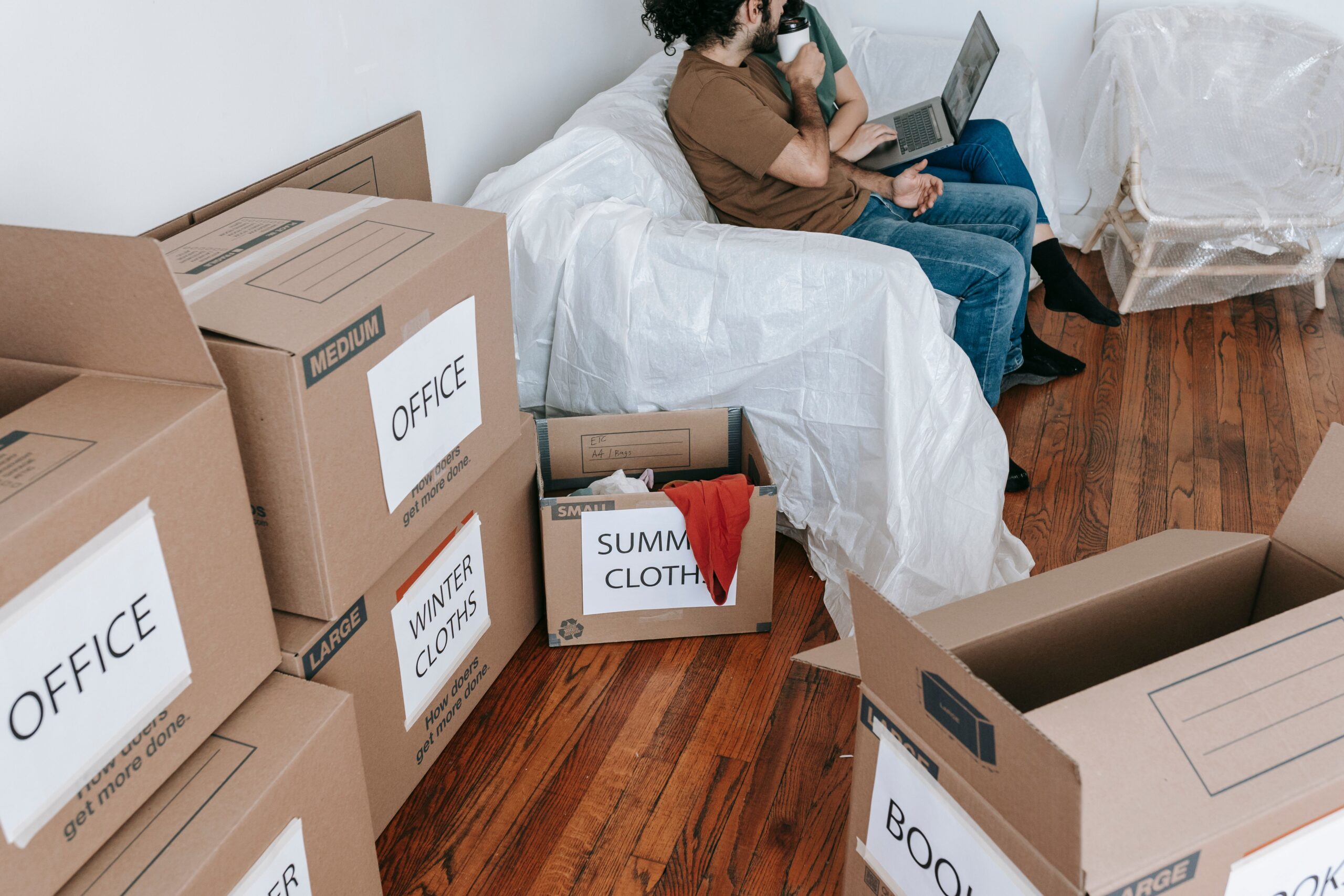 How to Pack Clothes for Moving the Easy Way